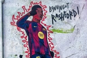 本人飞抵巴塞罗那！巴萨街头也已出现欢迎拉什福德的涂鸦