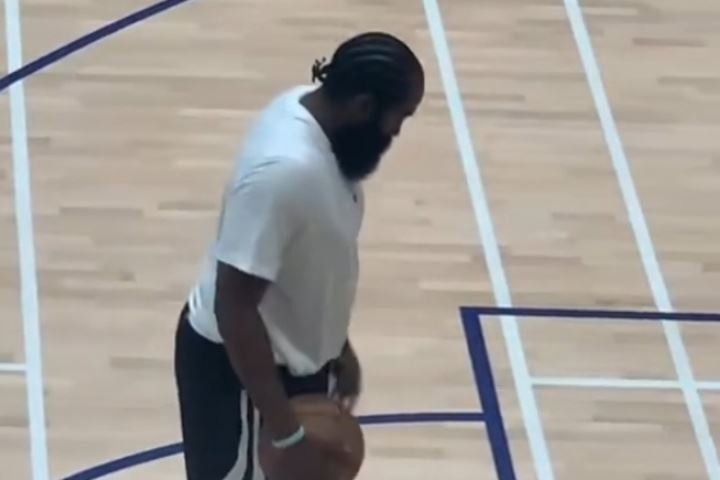 休赛期登哥胖了呢😂哈登中国行训练被球迷拍到 橙色哈登9很吸睛