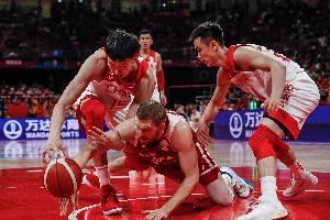 男篮19年击败波兰会如何？苏群：不会走外教弯路 也能多打欧洲队