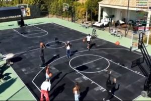 在网红直播间投三分13仅中2 詹姆斯打趣：我觉得篮筐有点歪😂