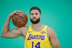 要不咱们还是再多练练？克莱伯登场1分29秒就送出1失误3犯规！