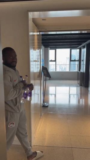 口吐芬芳！阿奇姆彭被纳萨里奥恶搞后用中文爆粗：WCNMLGB🤣