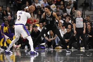 76人队记：文班崛起让马刺实力在独行侠之上 后者或难进季后赛